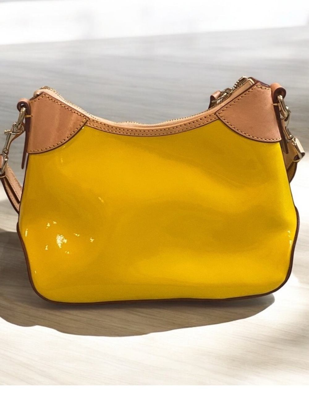 Stunning Yellow Dooney & Bourke Patent Leather Shoulder Bag EUC COA - Picture 7 of 15